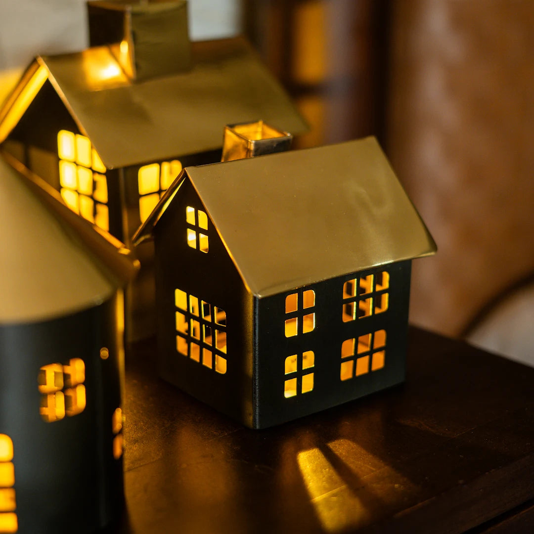 SET OF 4 DECORATIVE HOUSE WITH LED LIGHT